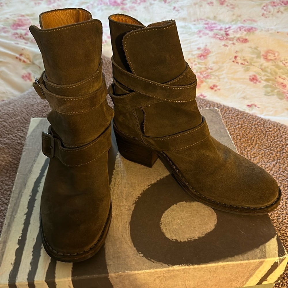 FIORENTINI & BAKER SUEDE ANKLE BOOT